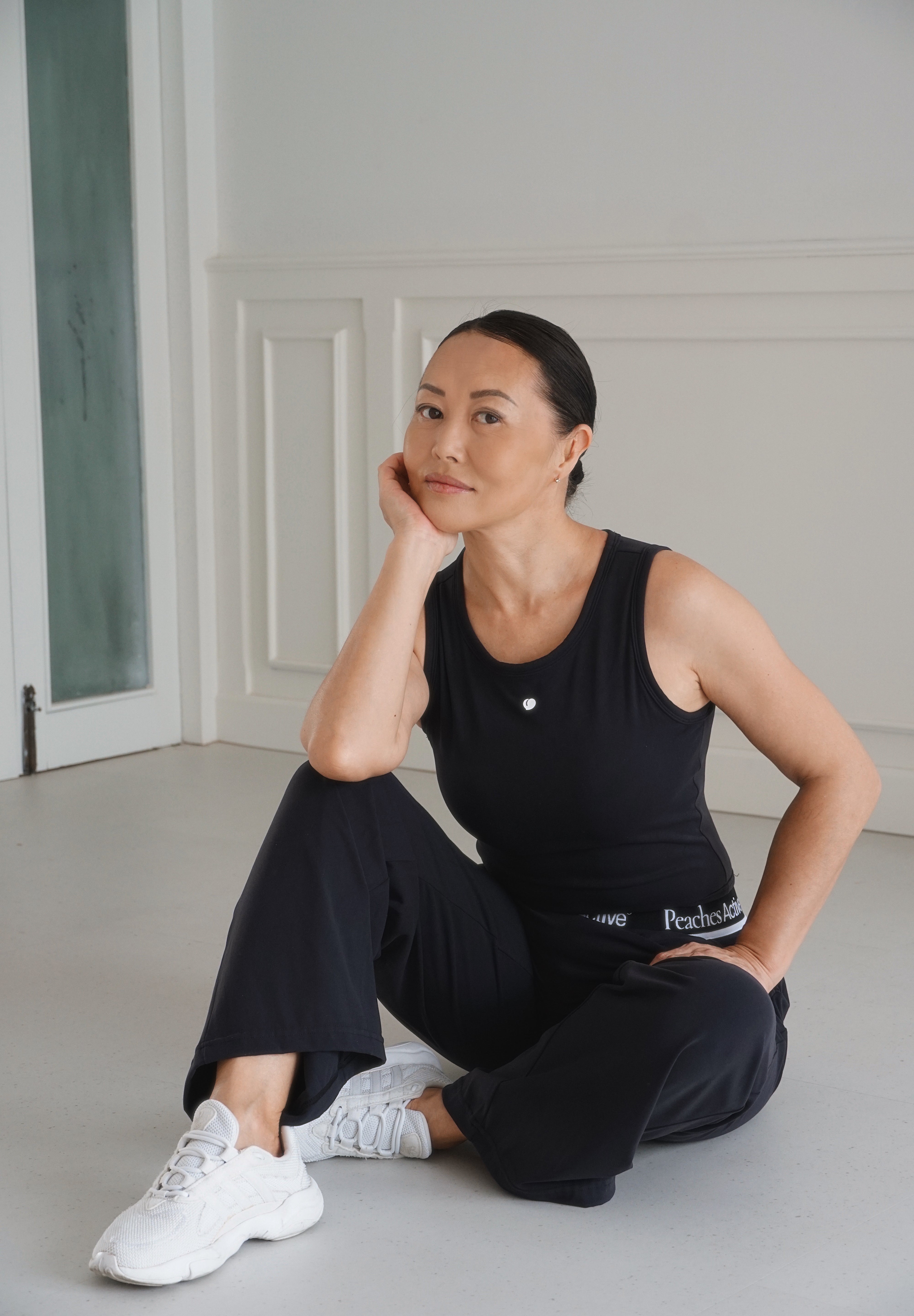 Flyaway UltraSculpt Cropped Top with Built-In Bra – Black Edition