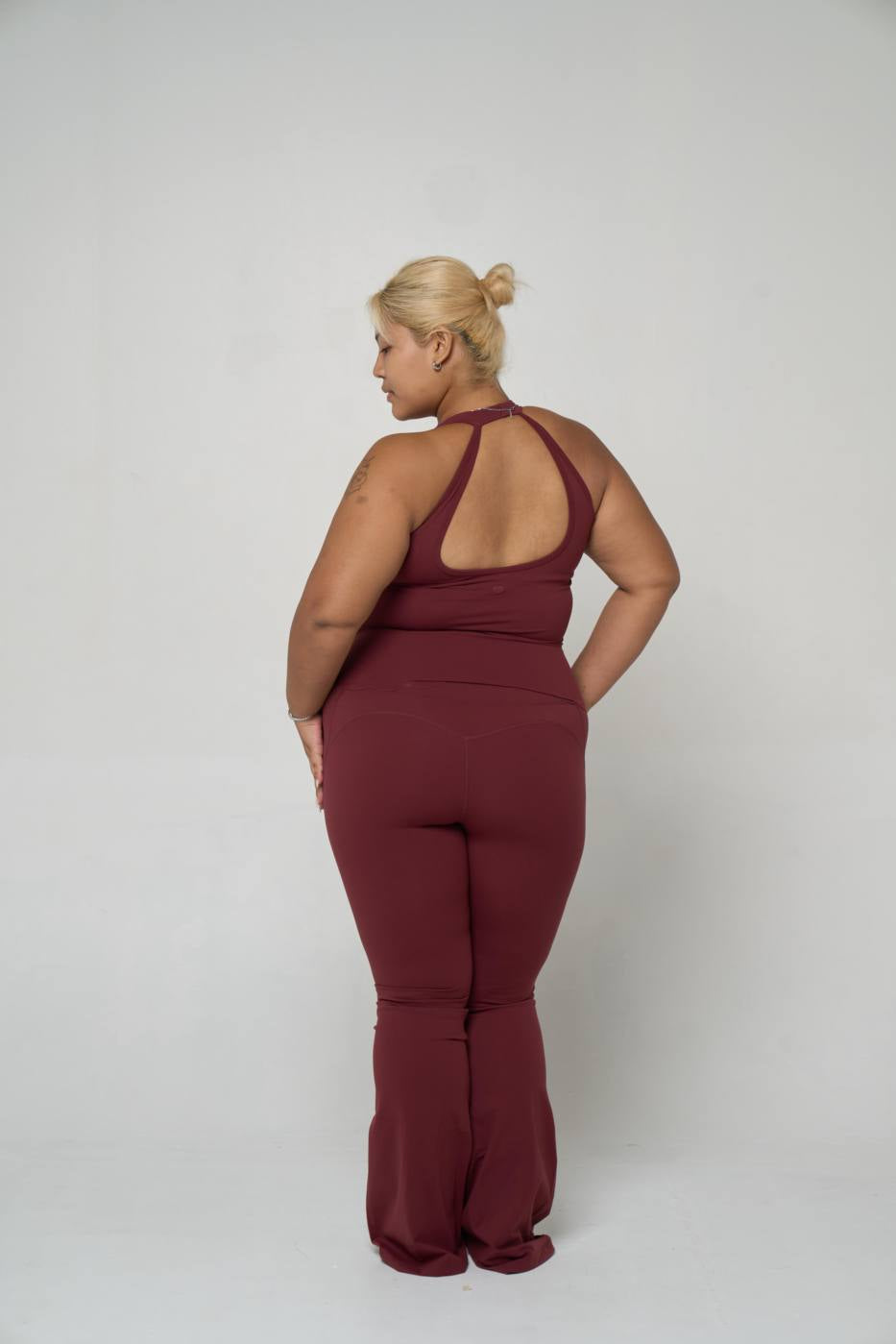 Peaches Active - Paris Flared Leggings Solid Edition Red Maroon